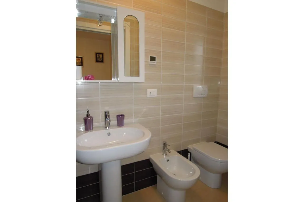 Comfortable One Bedroom Apartment Close To The Beach ビビオーネ 0*,